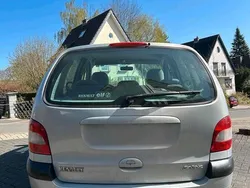 Silber Gebraucht 2003 Renault Scénic Van / Kleinbus | 900 € (Superpreis)