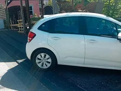 Weiß Gebraucht 2011 Citroën C3 Kleinwagen | 2.400 €