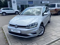 Reflexsilber metallic Gebraucht 2019 VW Golf VII Comfortline Kombi | 16.270 € (Guter Preis)