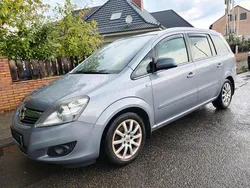 Silber Gebraucht 2010 Opel Zafira Van / Kleinbus | 3.599 € (Guter Preis)