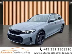 Grau Gebraucht 2024 BMW 330 M Sport Kombi | 41.980 € (Superpreis)