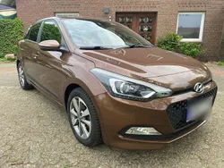 Braun Gebraucht 2017 Hyundai i20 Trend Kleinwagen | 7.000 € (Superpreis)