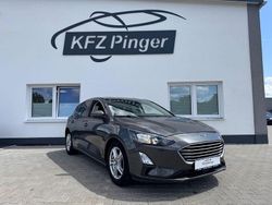 Grau Gebraucht 2019 Ford Focus Cool & Connect Limousine | 15.499 € (Fairer Preis)