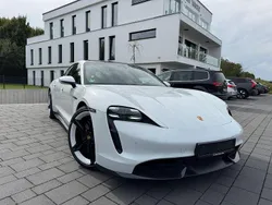 Weiß Gebraucht 2020 Porsche Taycan Turbo S Limousine | 88.490 € (Etwas zu teuer)
