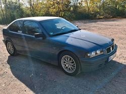 Blau Gebraucht 1994 BMW 316 Kleinwagen | 700 €