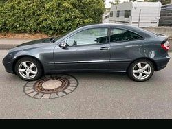 Grau Gebraucht 2007 Mercedes C180 Coupé | 3.550 € (Fairer Preis)