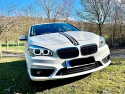 Weiß Gebraucht 2015 BMW 220 Active Tourer Sport Line Van / Kleinbus | 12.500 € (Fairer Preis)