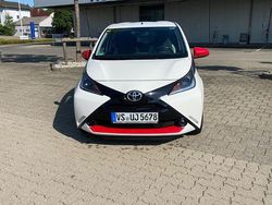Weiß Gebraucht 2017 Toyota Aygo Kleinwagen | 7.900 € (Guter Preis)