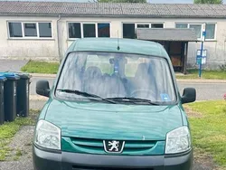 Grün Gebraucht 2003 Peugeot Partner Van / Kleinbus | 2.100 € (Guter Preis)