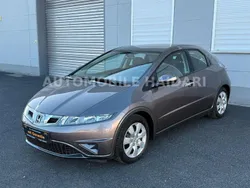Silber Gebraucht 2010 Honda Civic Comfort Limousine | 7.490 € (Etwas zu teuer)