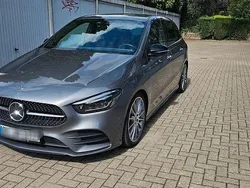 Grau Gebraucht 2019 Mercedes B200 AMG line Van / Kleinbus | 21.900 € (Superpreis)