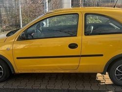Gelb Gebraucht 2000 Opel Corsa Kleinwagen | 250 € (Superpreis)