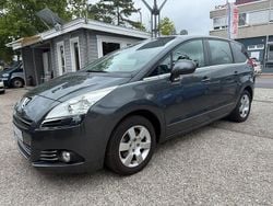 Grau Gebraucht 2010 Peugeot 5008 Premium Van / Kleinbus | 2.650 € (Superpreis)