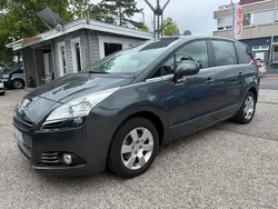 Grau Gebraucht 2010 Peugeot 5008 Premium Van / Kleinbus | 2.650 € (Guter Preis)