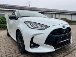 Schwarz Gebraucht 2023 Toyota Yaris Hybrid Style Limousine | 20.999 € (Fairer Preis)