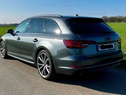 Grau Gebraucht 2018 Audi A4 Sport Kombi | 33.990 €