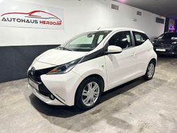 Weiß Gebraucht 2017 Toyota Aygo X-play Kleinwagen | 7.390 € (Fairer Preis)
