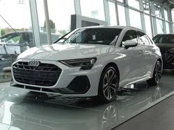 Gletscherweiß metallic Gebraucht 2024 Audi A3 Sportback S-Line Limousine | 37.445 € (Superpreis)