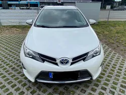 Weiß Gebraucht 2014 Toyota Auris Hybrid Limousine | 11.750 € (Fairer Preis)