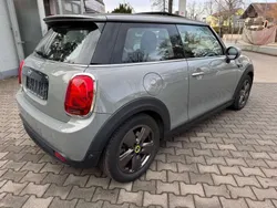 Moonwalk grey (metallic) Gebraucht 2021 Mini Cooper SE Kleinwagen | 17.900 € (Fairer Preis)
