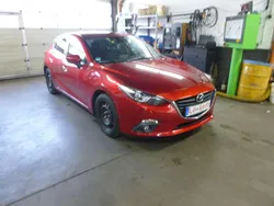Rubinrot Gebraucht 2016 Mazda 3 Center-Line Limousine | 10.770 € (Guter Preis)