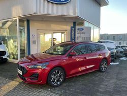 Fantastic red metallic rot Gebraucht 2022 Ford Focus ST-Line Kombi | 21.940 € (Fairer Preis)