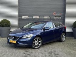 Blau Gebraucht 2015 Volvo V40 CC Momentum Kombi | 7.400 € (Guter Preis)