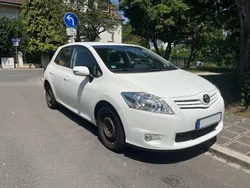 Weiß Gebraucht 2012 Toyota Auris Travel Limousine | 6.800 € (Fairer Preis)