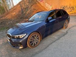 Blau Gebraucht 2020 BMW 318 Sport Line Kombi | 17.800 € (Guter Preis)