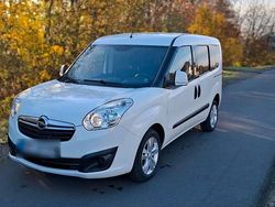 Weiß Gebraucht 2017 Opel Combo Kombi | 9.790 €