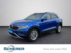 Ravennablau metallic (metallic) Gebraucht 2025 VW T-Roc Life SUV | 29.300 € (Superpreis)