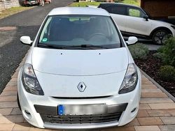 Weiß Gebraucht 2010 Renault Clio II Kleinwagen | 3.200 €