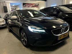 Schwarz Gebraucht 2018 Volvo V40 R-Design Kombi | 8.950 €
