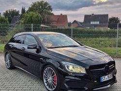 Schwarz Gebraucht 2015 Mercedes CLA45 AMG Shooting Brake AMG Kombi | 26.490 € (Fairer Preis)
