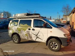 Weiß Gebraucht 1999 Mitsubishi Space Gear Van / Kleinbus | 30.000 €