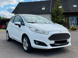 Weiß Gebraucht 2015 Ford Fiesta SYNC Edition Kleinwagen | 4.000 € (Fairer Preis)