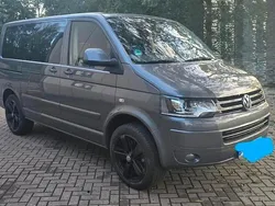 Grau Gebraucht 2011 VW Caravelle Van / Kleinbus | 10.500 €