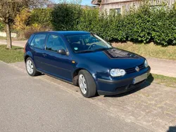 Blau Gebraucht 1998 VW Golf IV Kleinwagen | 1.000 € (Fairer Preis)