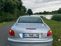 Silber Gebraucht 2003 Peugeot 206 Cabrio | 1.500 €