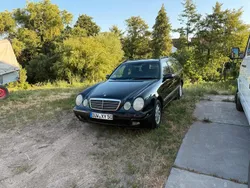 Schwarz Gebraucht 2001 Mercedes E240 Elegance Kombi | 1.000 € (Fairer Preis)