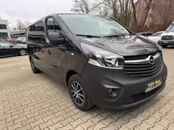 Schwarz Gebraucht 2016 Opel Vivaro Van | 19.990 € (Teuer)