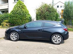 Schwarz Gebraucht 2012 Opel Astra GTC Limousine | 6.390 € (Etwas zu teuer)