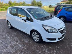 Weiß Gebraucht 2014 Opel Meriva Innovation Van / Kleinbus | 3.990 € (Etwas zu teuer)
