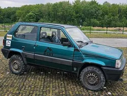 Grün Gebraucht 2025 Fiat Panda 4x4 Kleinwagen | 3.900 €