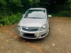 Silber Gebraucht 2013 Opel Zafira Family Van / Kleinbus | 6.990 € (Fairer Preis)