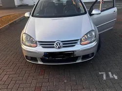 Grau Gebraucht 2004 VW Golf V Limousine | 3.300 € (Fairer Preis)