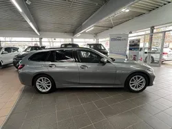 Skyscraper grau Gebraucht 2022 BMW 318 Shadowline Kombi | 28.400 € (Fairer Preis)