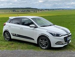 Weiß Gebraucht 2016 Hyundai i20 Passion Limousine | 8.599 € (Fairer Preis)