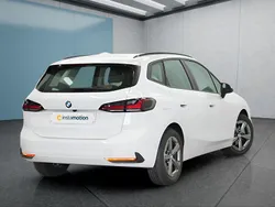 Weiß Gebraucht 2024 BMW 218 Active Tourer Van / Kleinbus | 28.549 € (Superpreis)