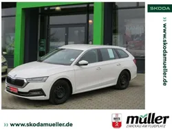 Weiß (candyweiss) Gebraucht 2022 Skoda Octavia Style Kombi | 18.890 € (Fairer Preis)